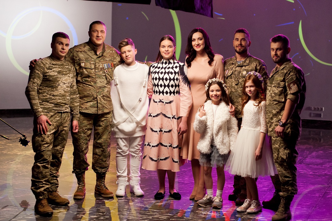 Джамала, Катя Осадчая, Елена Кравец и звезды "1+1" спели гимн Украины